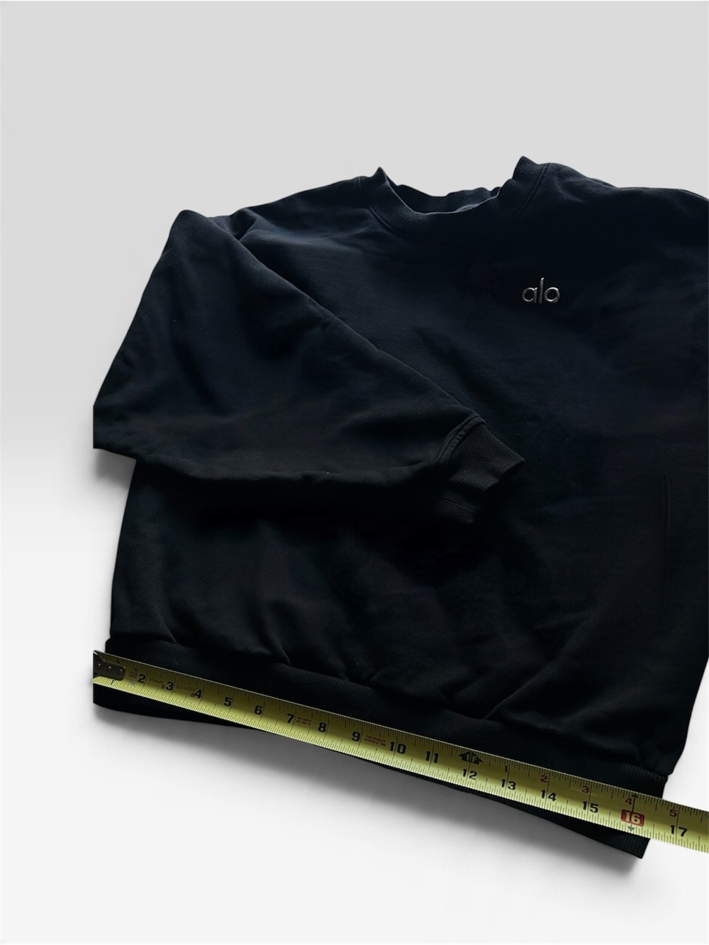 ALO Yoga women Black Crewneck Pullover with Subtle Logo SMALL - Picture 5 of 7